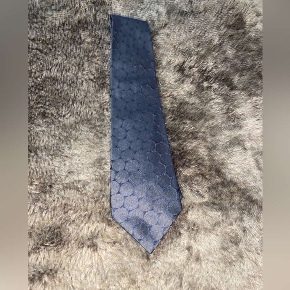 Silk tie.